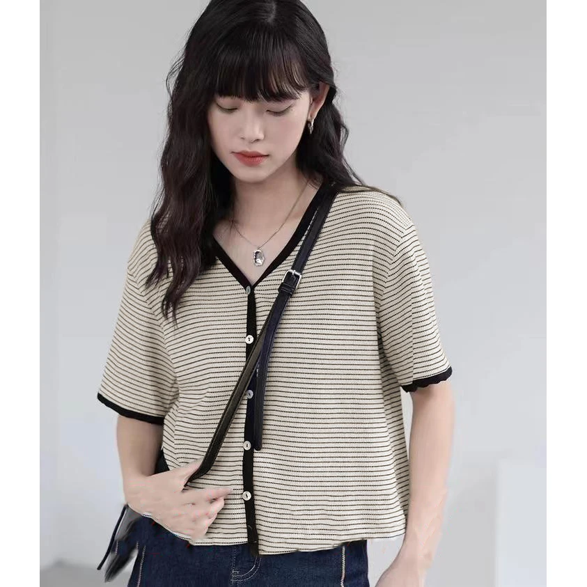 清 清 清」塞纳河T恤」小香风肌理感V领短袖开衫外套上衣 D40093