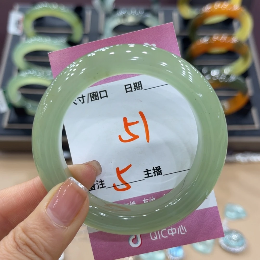 楚***瑢蛇纹石玉未镶嵌手镯