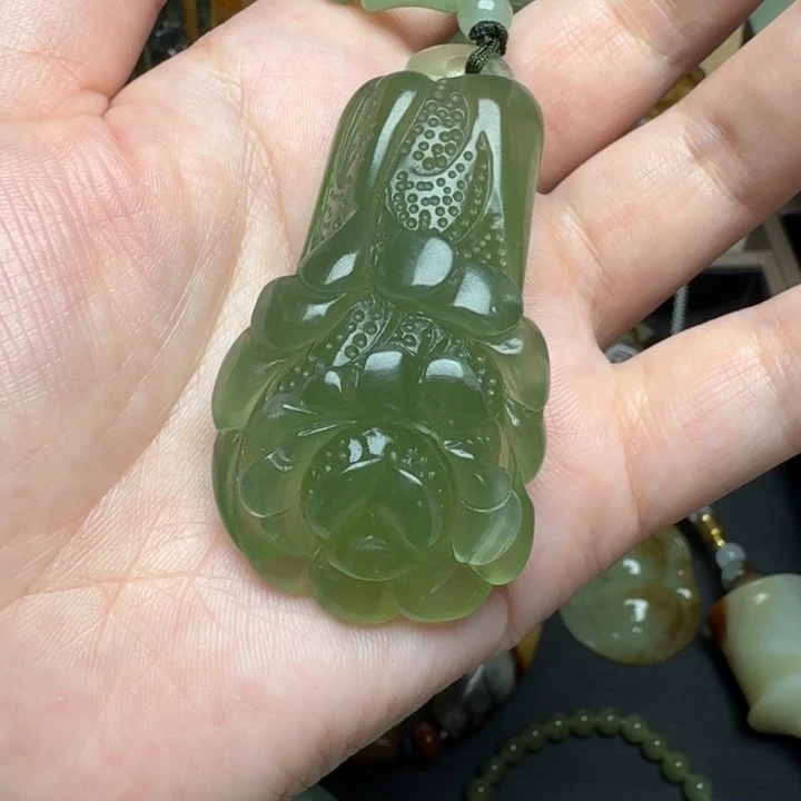未镶嵌蛇纹石玉颈饰