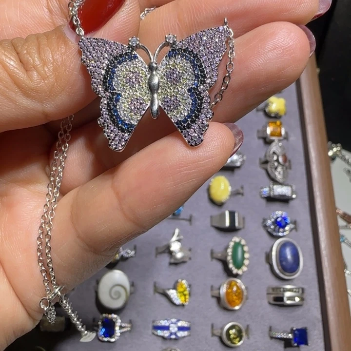 比*卜陶瓷制品及各种装饰