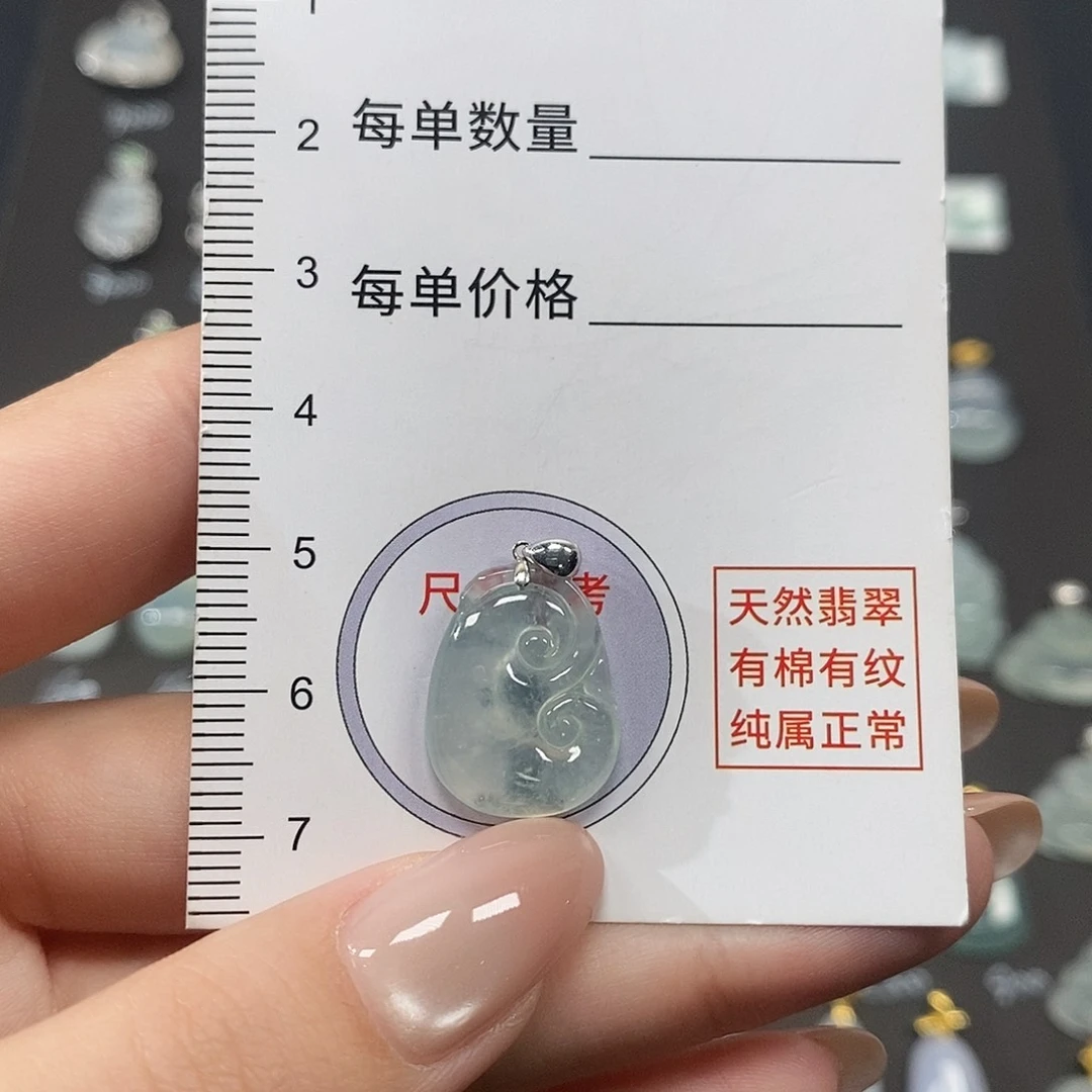 小***曼翡翠18K金镶嵌颈饰