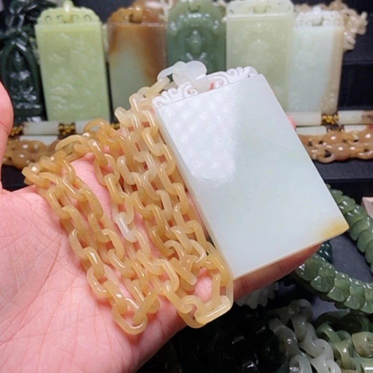 【闪购商品】和田玉未镶嵌颈饰哈*