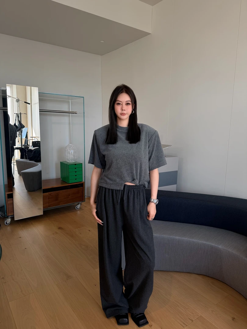 KIOKWANG//下摆U字镂空设计感 圆领宽松短袖垫肩短款上衣