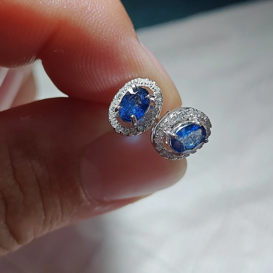 银s925镶嵌天然蓝宝石耳钉