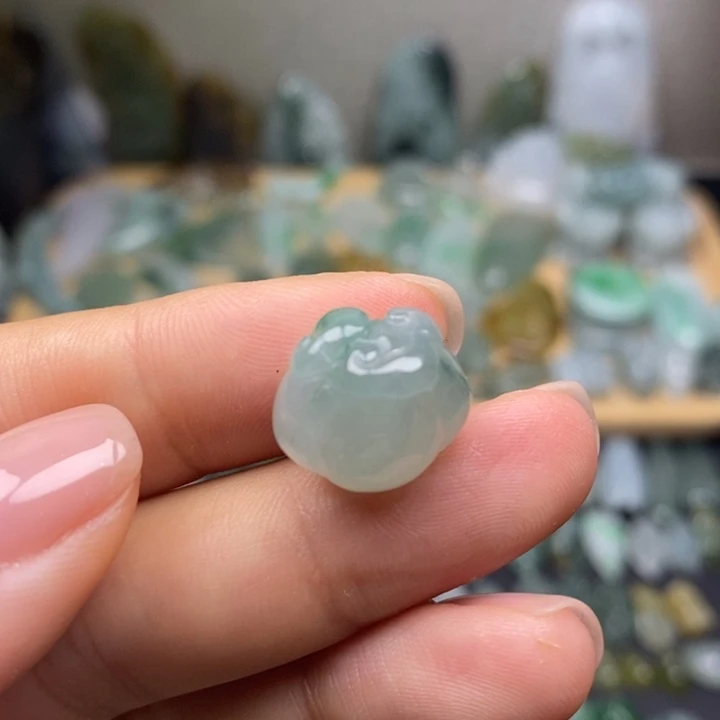 翡翠未镶嵌颈饰柿柿如意