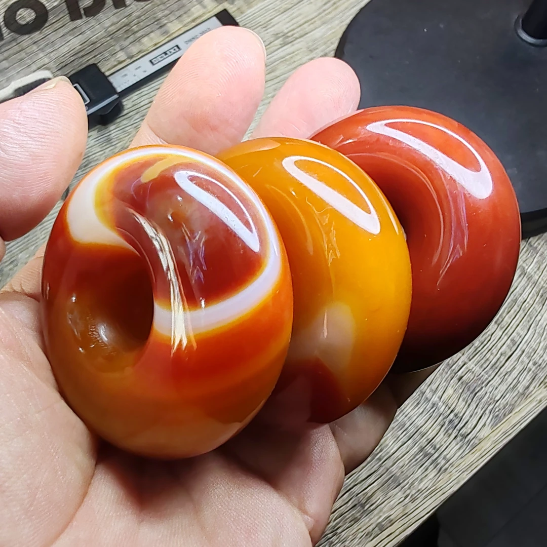 天然巴西玛瑙冰透红糖蚕丝纹大轮胎环面包扣时尚精美手把件挂件