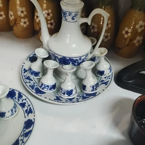 瓷片瓷片，各种摆件，均有瑕疵。沙锅！