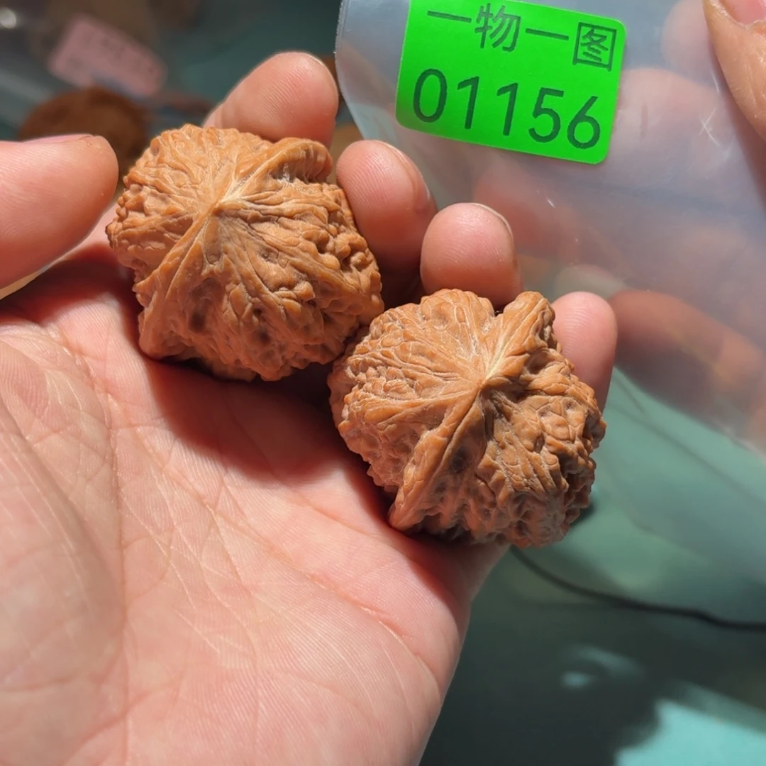 文玩核桃把件平谷凹的