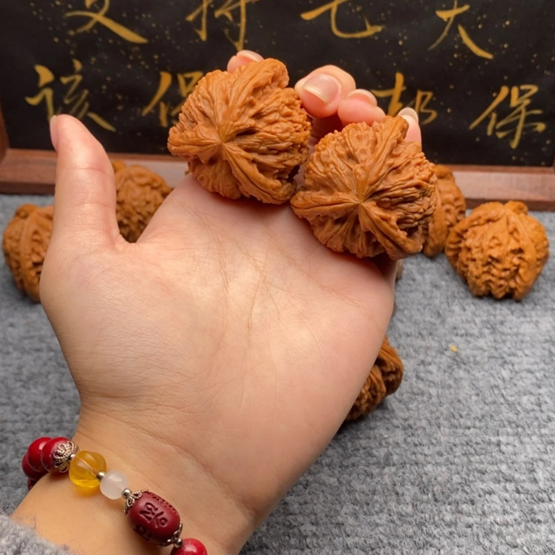 【闪购商品】吊坠文玩核桃小***天