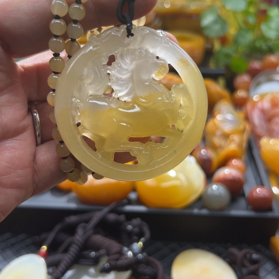石英质玉未镶嵌颈饰