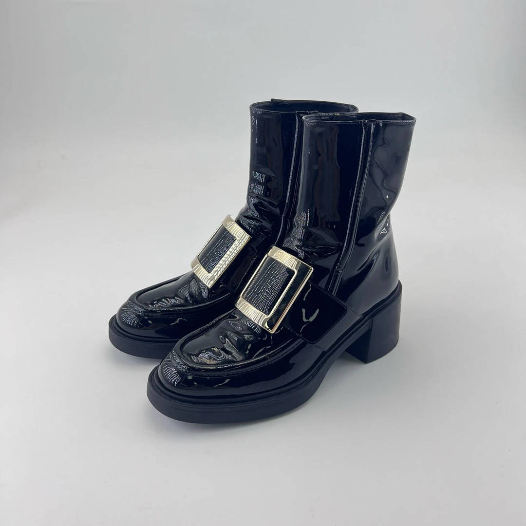 95新 Roger Vivier/罗杰·维威耶 37码/黑色漆皮方扣短靴/13603556