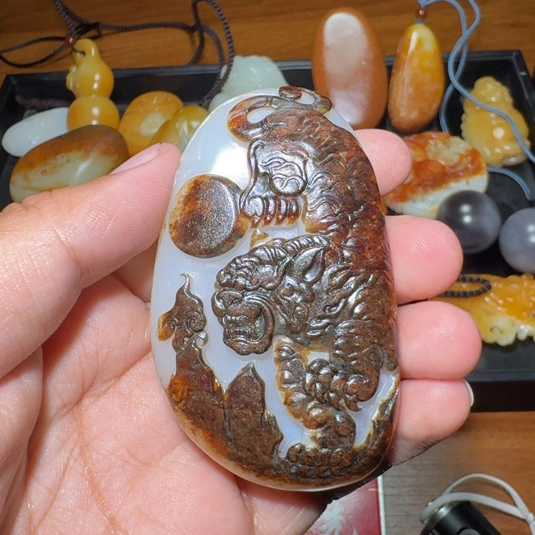 和田玉颈饰未镶嵌波***猫