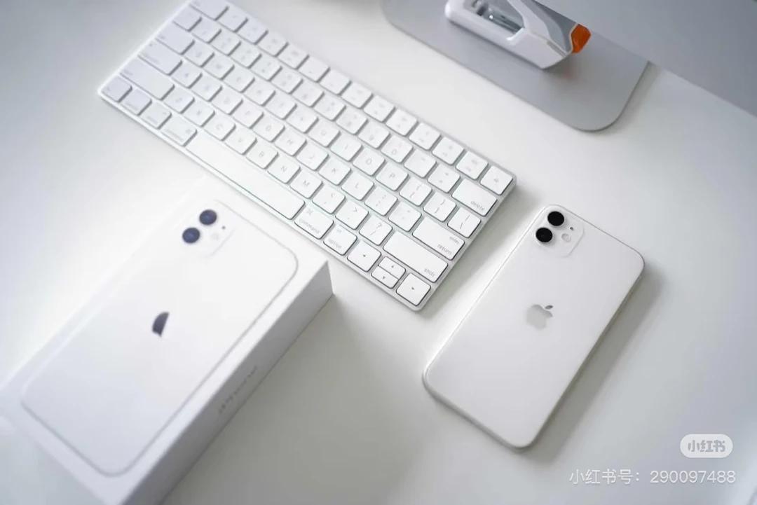 99新 Apple/苹果 11白色 128G 电池76