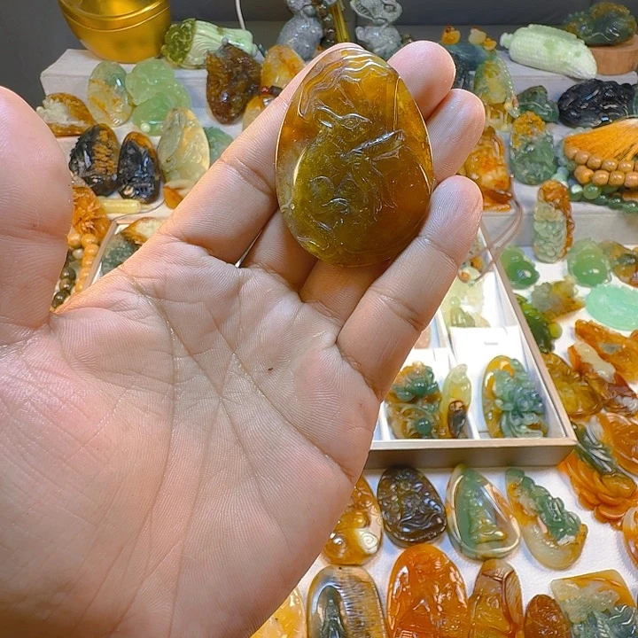 蛇纹石玉未镶嵌颈饰