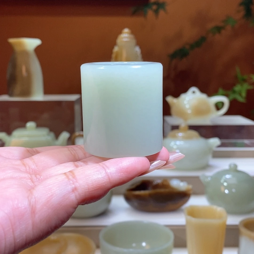 和田玉未镶嵌摆件且末高青白大扳指