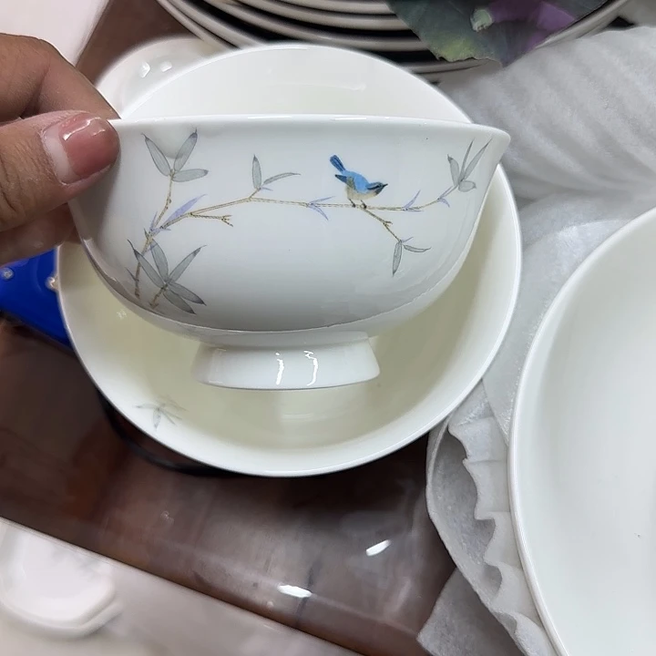 45%以上骨粉骨瓷翠鸟五点五寸高足碗十个特价