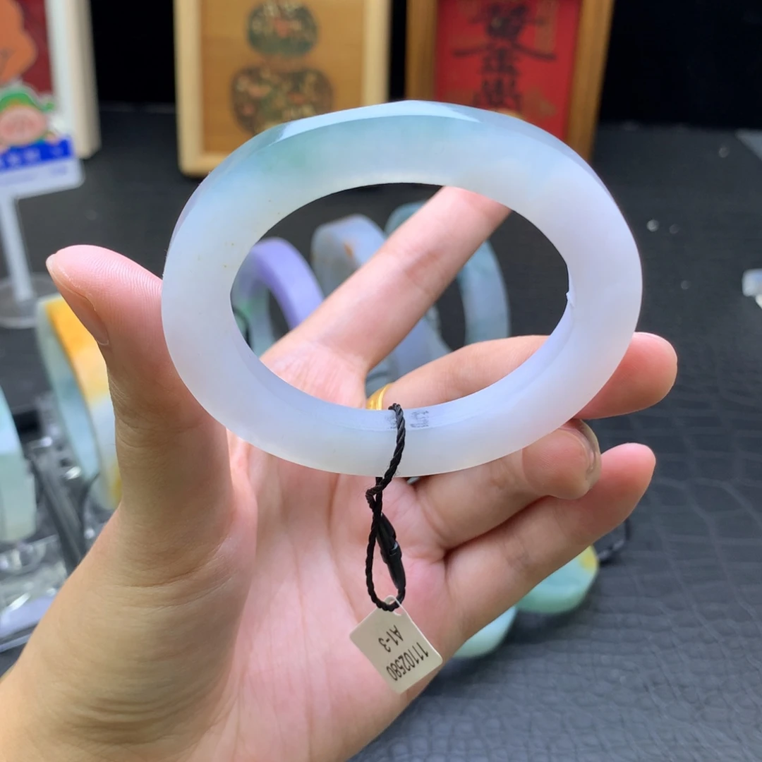 定制翡翠未镶嵌翡翠手镯