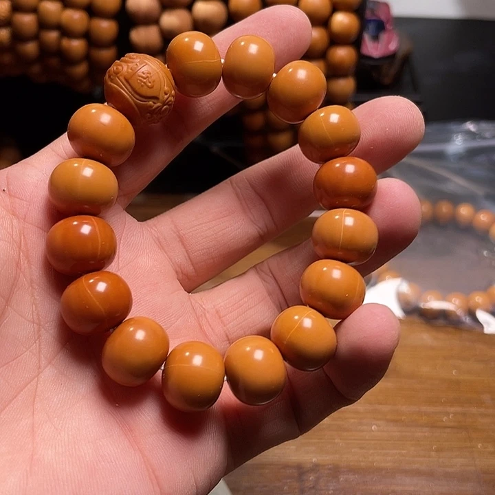 亲***婆手串猴头核桃算盘泛油