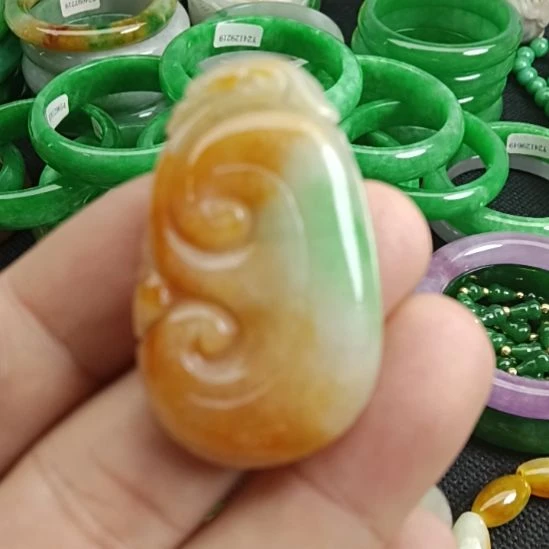 翡翠颈饰未镶嵌翡翠