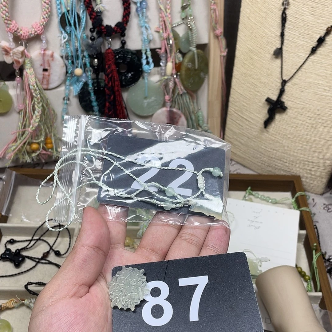 Q***w蛇纹石玉合金颈饰