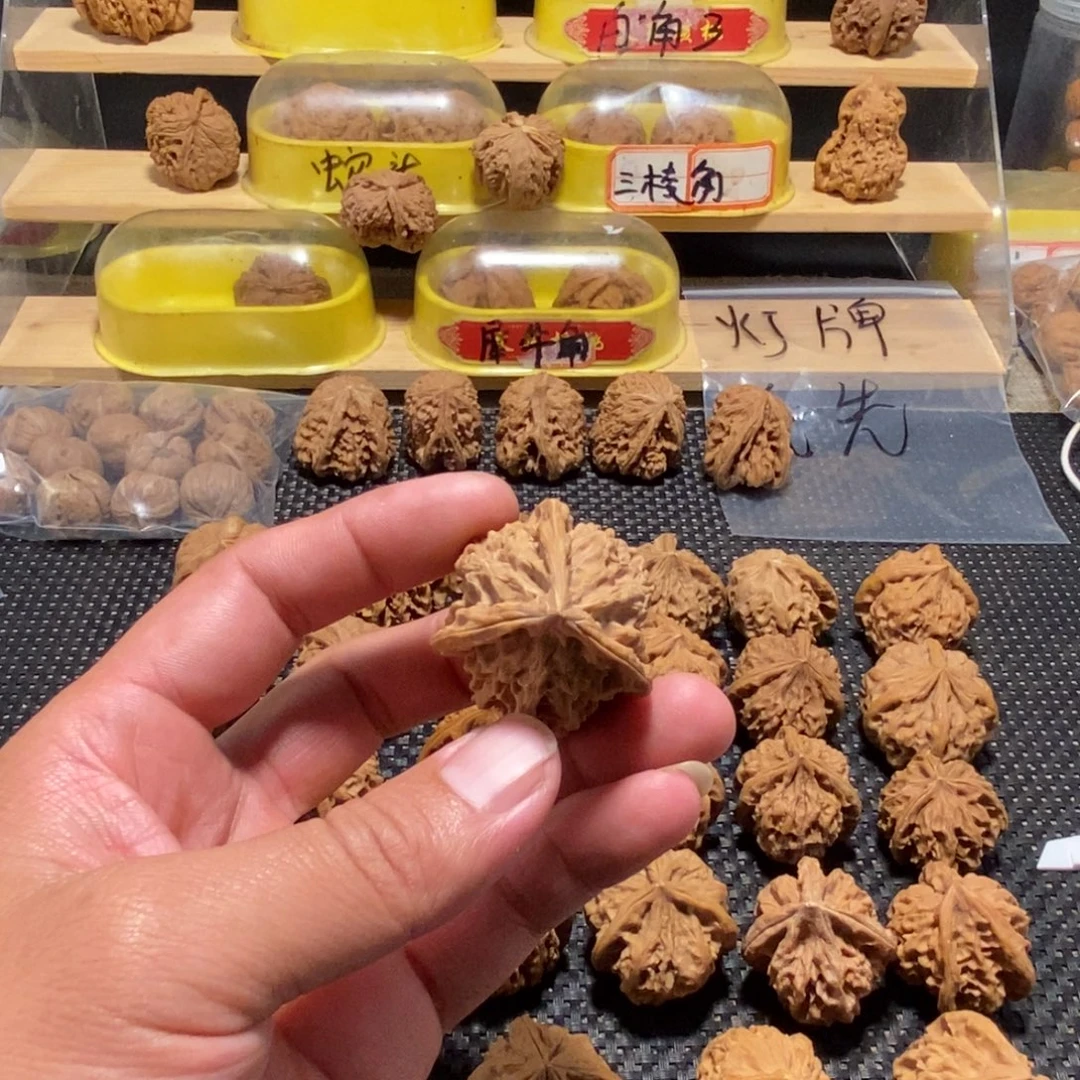 N***u吊坠文玩核桃核桃异形