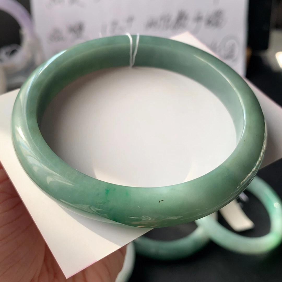 翡翠未镶嵌手镯8号63.7-11-7.9