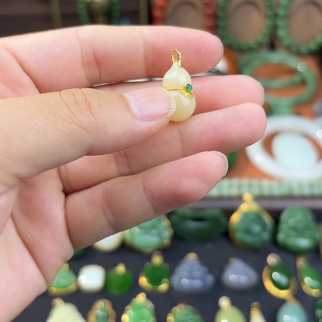 和田玉18K金镶嵌颈饰