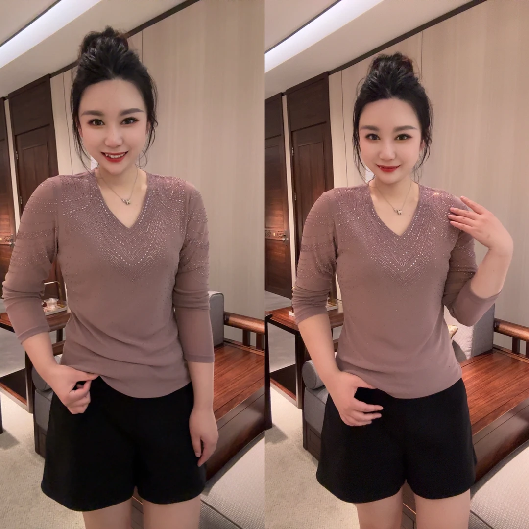 898款领口满钻针织衫