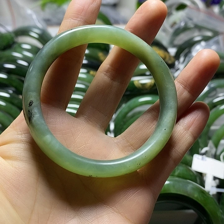 和田玉（碧玉）手镯未镶嵌细条53有瑕