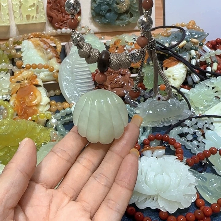 合金蛇纹石玉吊坠