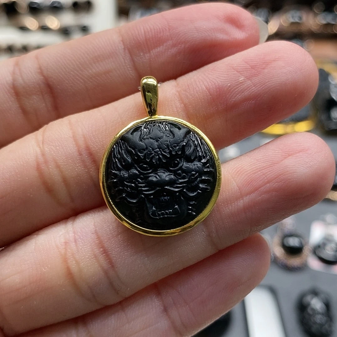 翡翠18K金镶嵌颈饰龙头