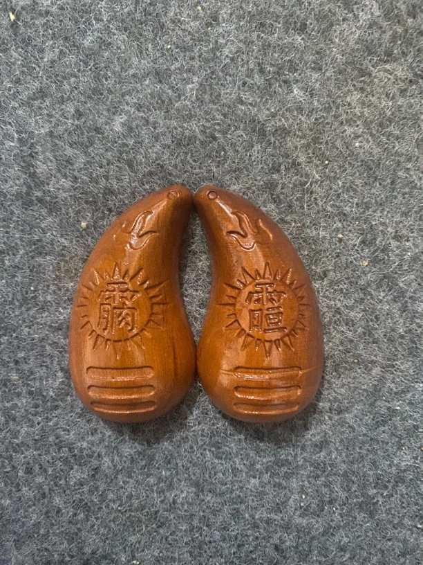 天然枣木圣杯雷击木卦羊角法卦纯手工九宫茭杯雕刻一体牛角八卦