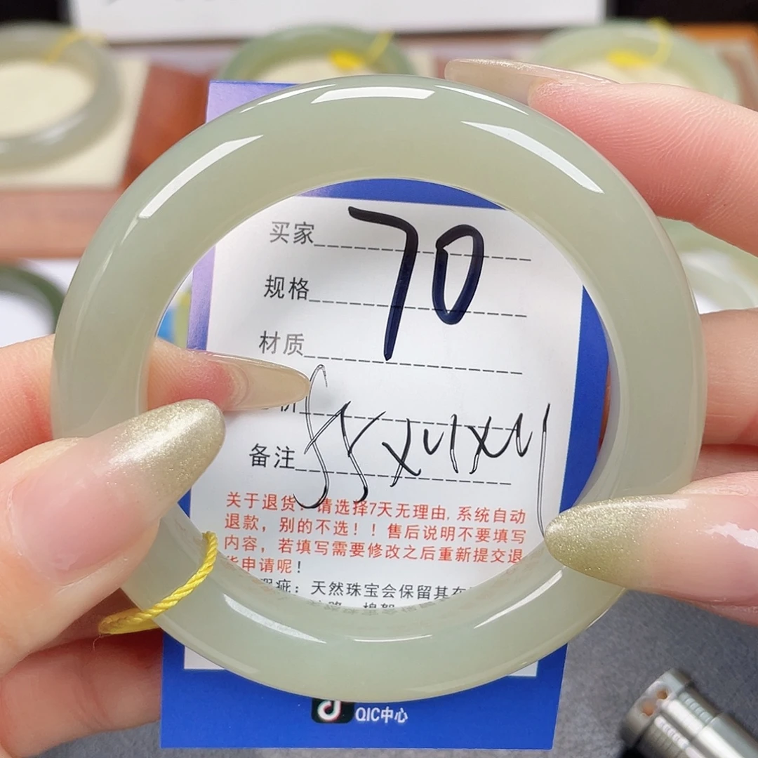 和田玉未镶嵌手镯