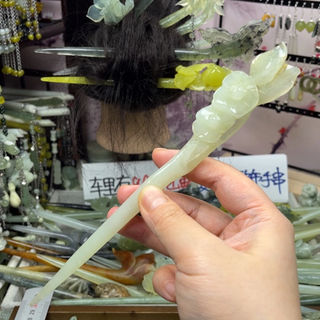 岫玉未镶嵌发饰长度21.5厘米左右，瑕疵款