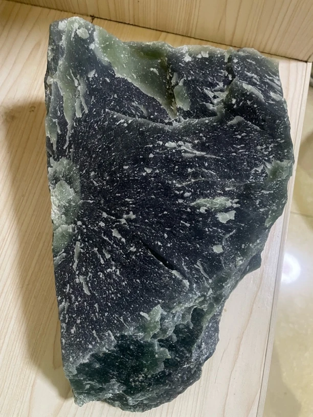 纯天然岫玉180深绿原石原料
