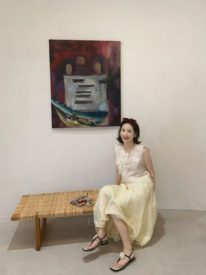 夏季2025新款法式白色立体花朵无袖衬衫温柔甜美风衬衫百搭半身裙