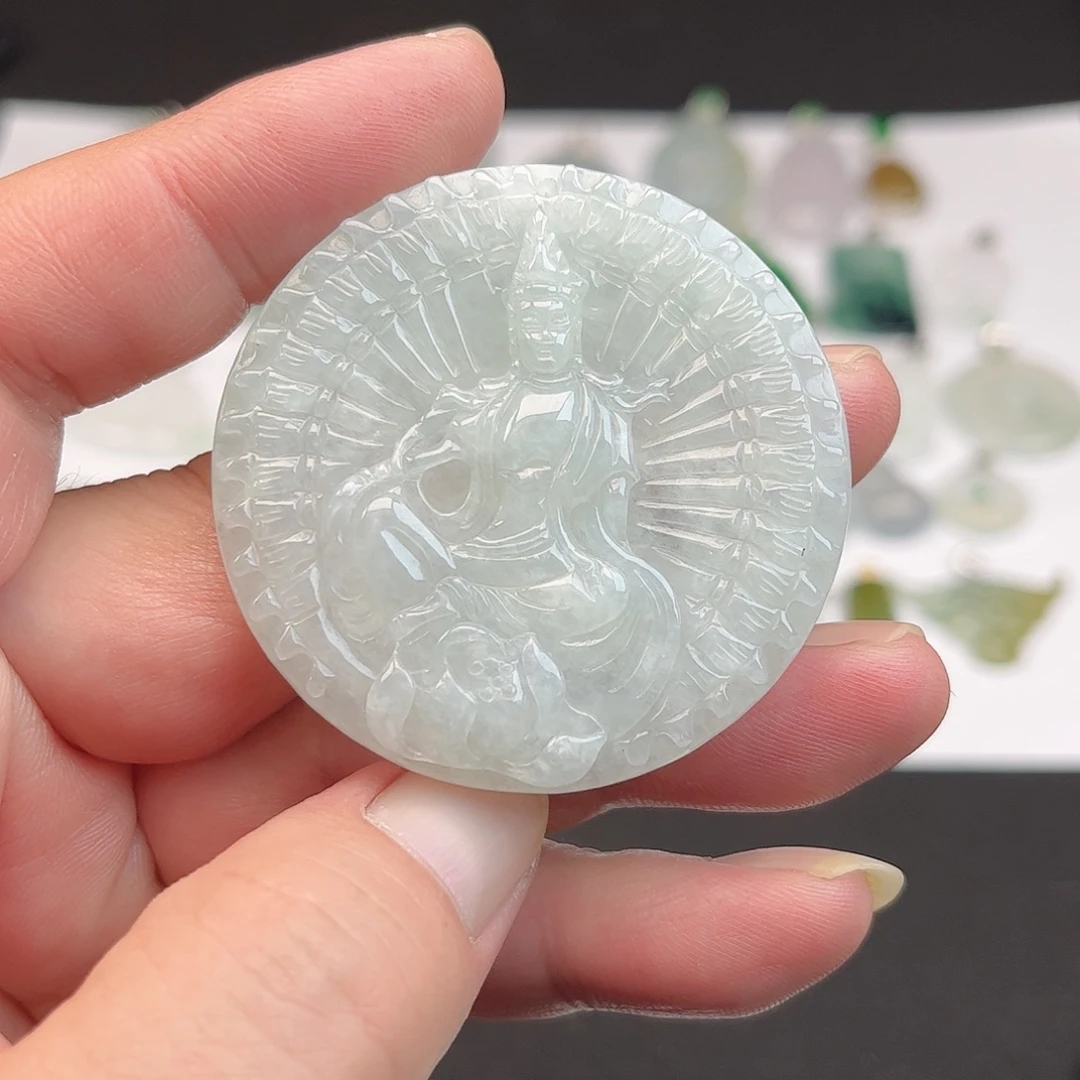 翡翠未镶嵌颈饰千手观音