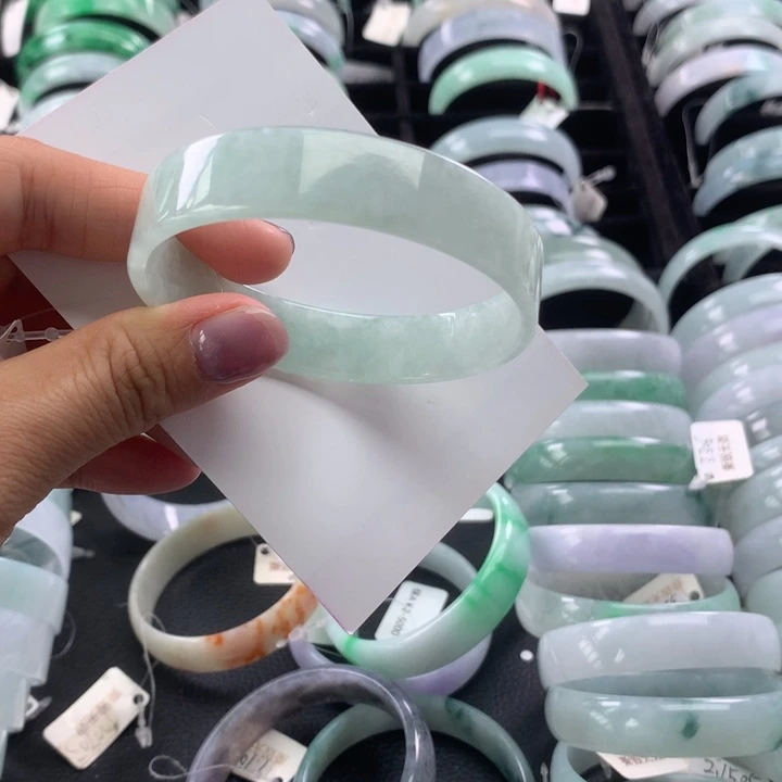 翡翠手镯未镶嵌公主方