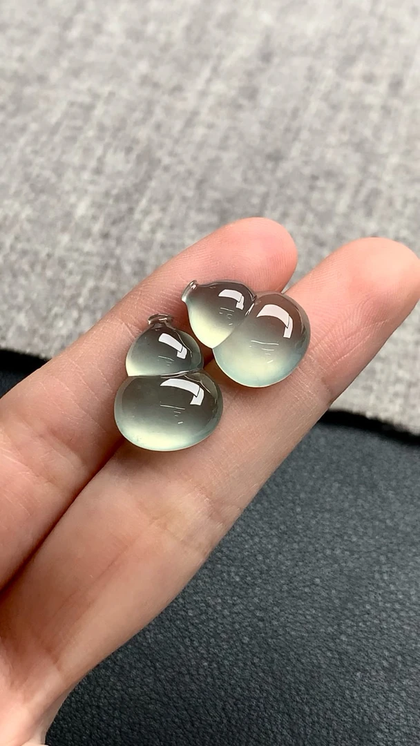 天然A货缅甸翡翠 葫芦一对 尺寸 : 16-12.3-5 / 16.3-12.4-4.9