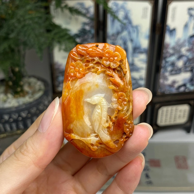 俏色红翡喜上眉梢挂件 天然翡翠A货