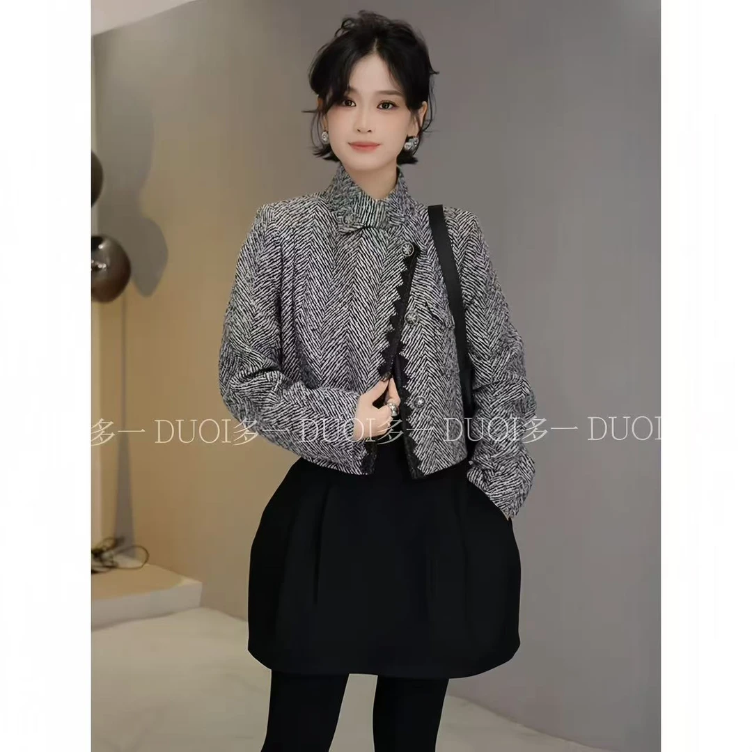 多一“相逢”2025冬季粗花斜门襟立领小香风正肩百搭长袖短外套