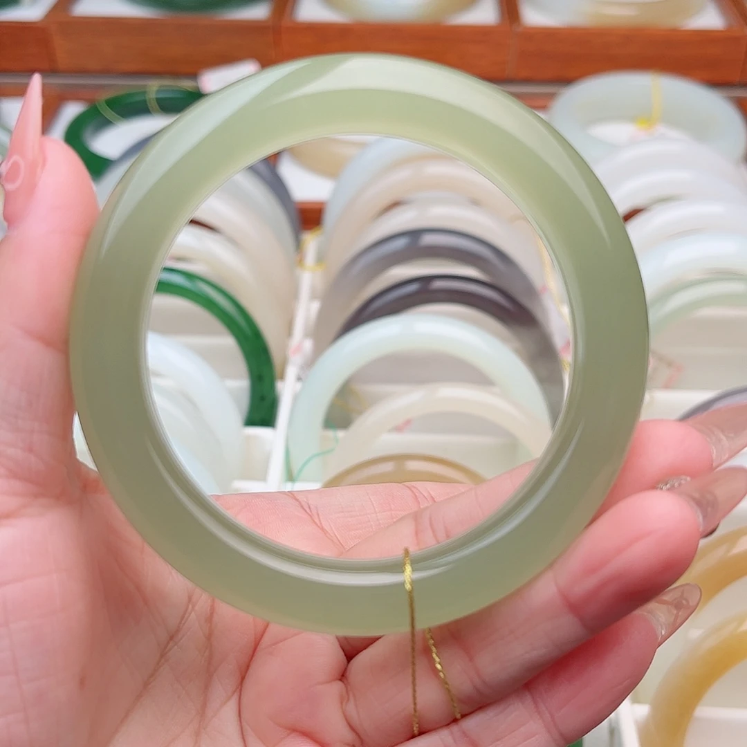 和田玉未镶嵌手镯58