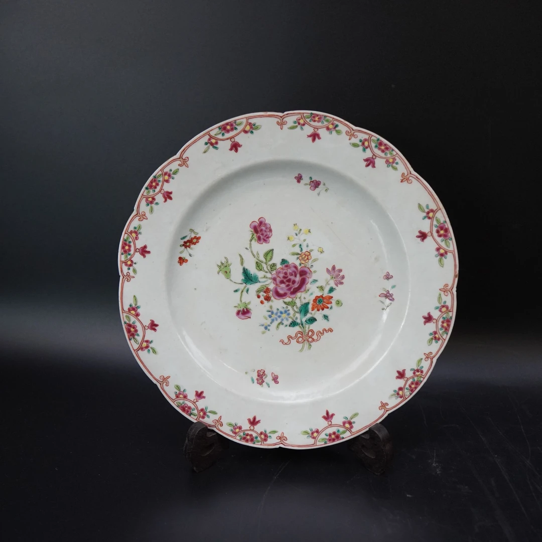 Lot.25080467清乾隆粉彩花卉纹赏盘 直径：约23.2cm