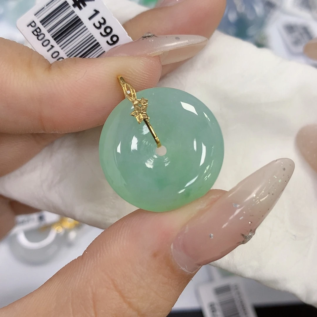 【闪购商品】颈饰18K金镶嵌翡翠