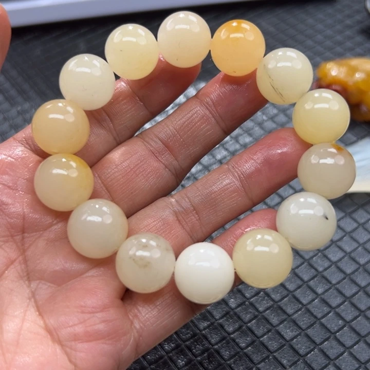 石英质玉（黄龙玉）颈饰未镶嵌