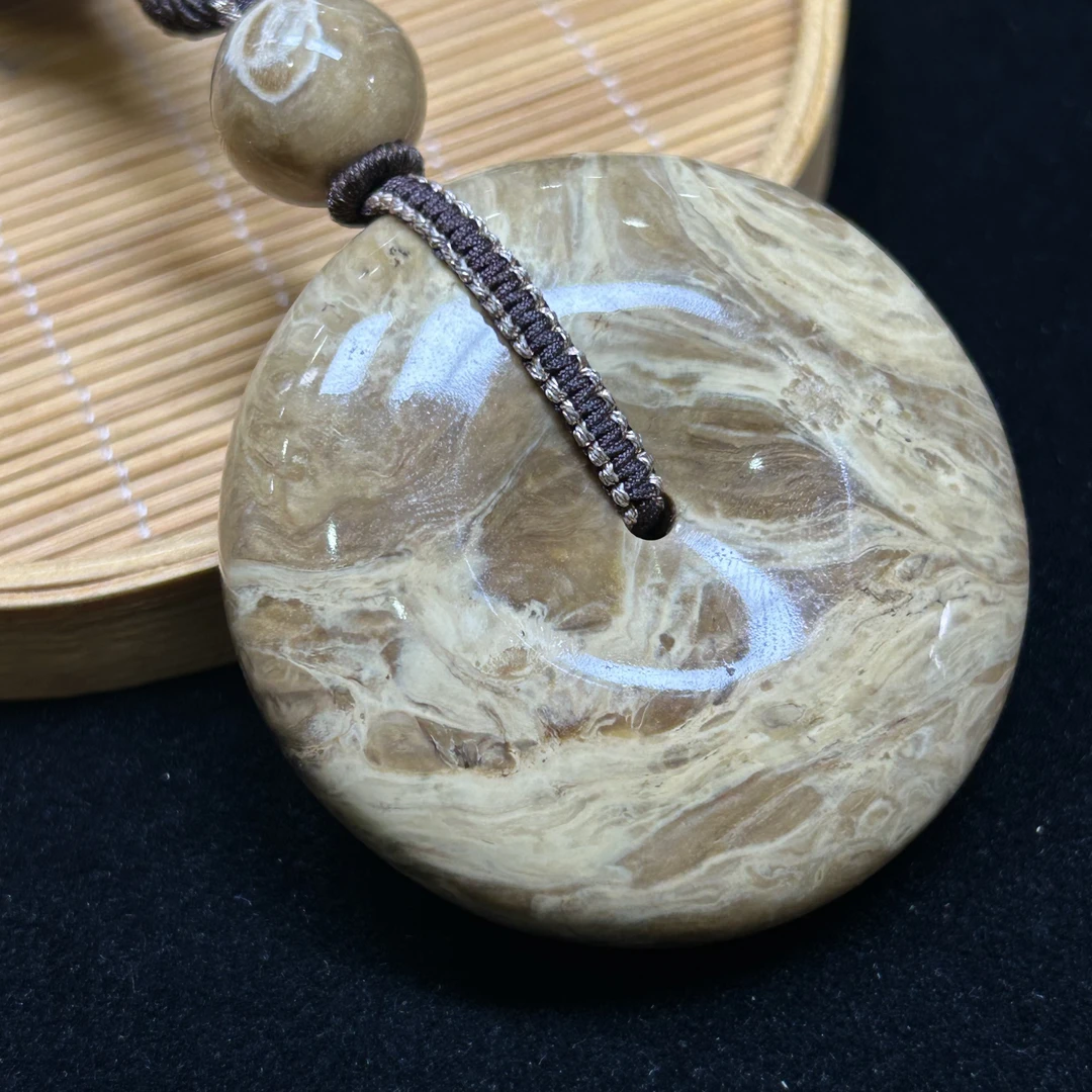 缅甸琥珀瓷白妖花平安扣吊坠