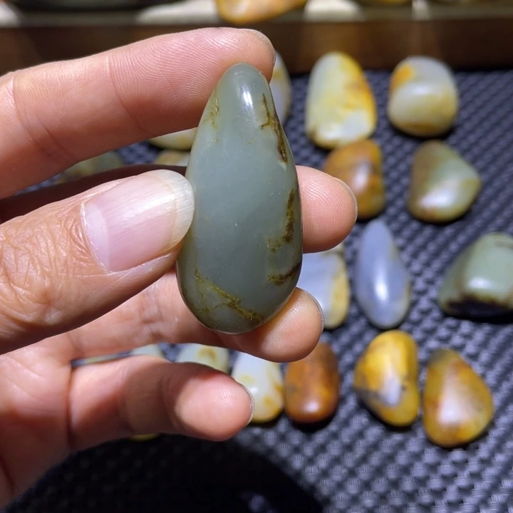 和田玉未镶嵌珠宝奇石