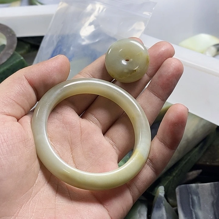 丹***哒未镶嵌和田玉（糖玉）珠宝半成品