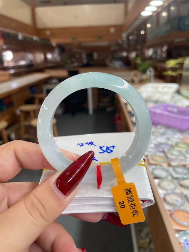 翡翠手镯半山水强推