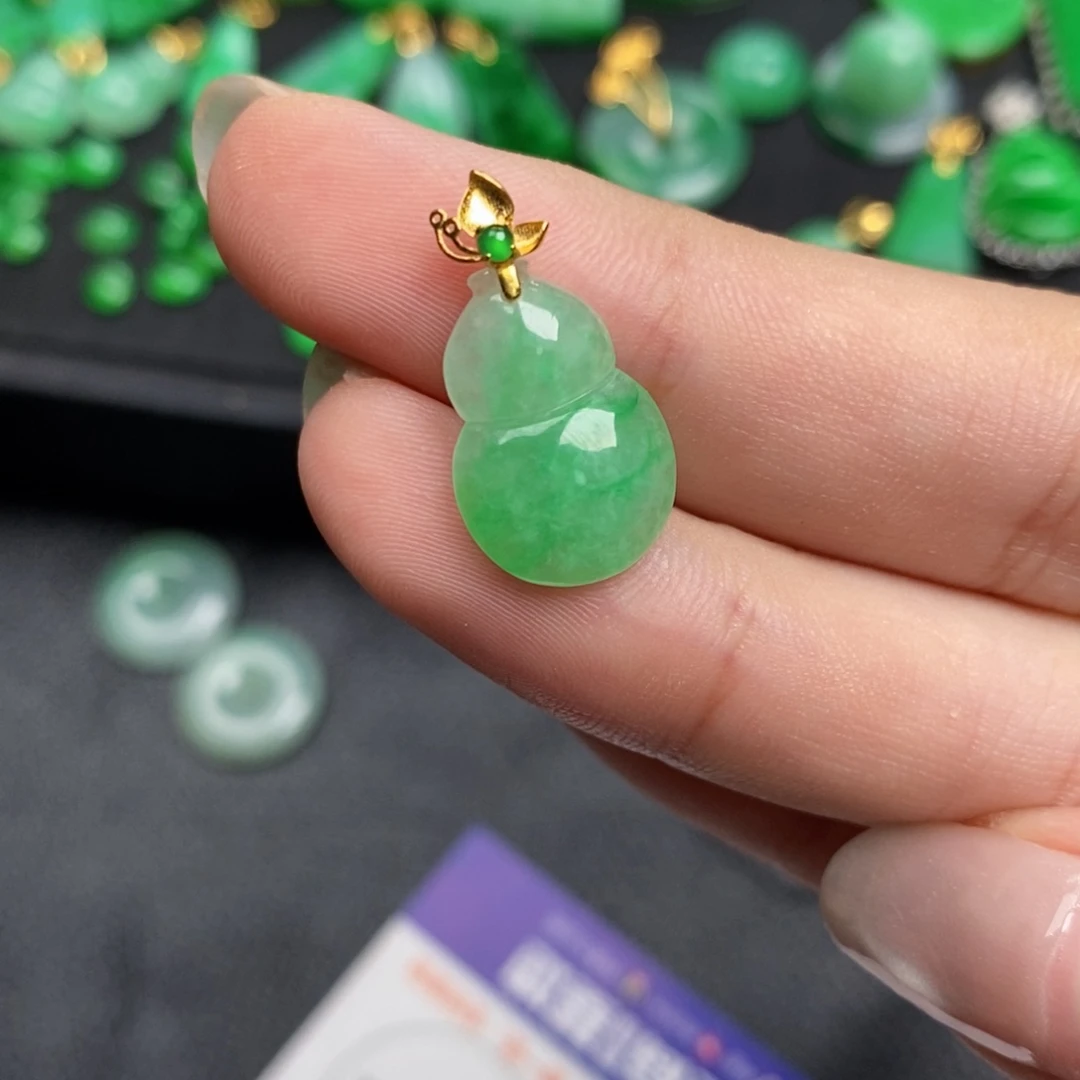 玲***当翡翠18K金镶嵌颈饰翡翠